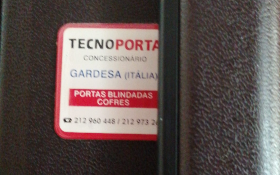 Agente Oficial Tecnoporta – Especialistas em Segurança na Margem Sul de Lisboa e Chaves de Almada